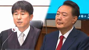 지귀현과 정형식 판사를 둘러싼 사법 판단과 긴장된 재판 상황을 상징하는 법정 이미지