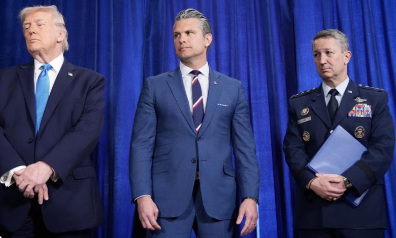 하르그섬과 호르무즈 해협을 둘러싼 미·이란 군사 긴장을 상징적으로 보여주는 중동 해상 군사 이미지