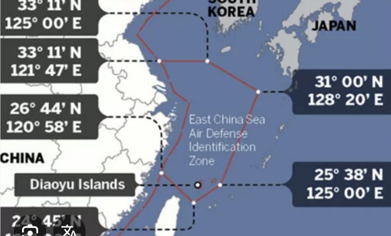 중동 원유 충격과 동북아 정치지형 변화를 상징하는 유조선, 유가 차트, 한중일 지도 조합 이미지