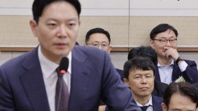 국회 기자회견과 녹취 파장을 배경으로 박상용 검사 논란과 검찰 신뢰 위기를 상징하는 이미지