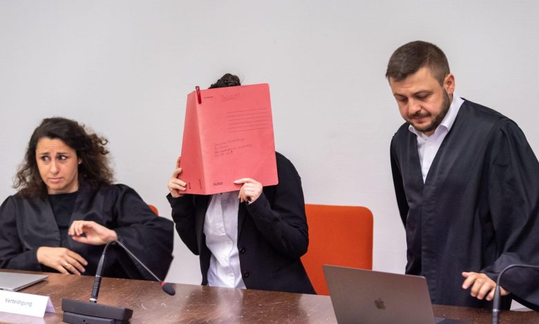 독일 법정에서 공개된 IS 야지디 인신매매 관련 증거와 생존자 모습