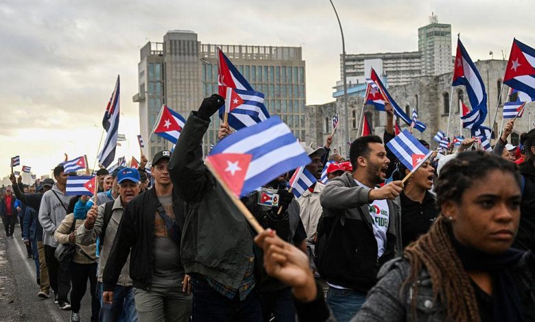 Cuban protest crowds facing security forces amid rising anti-government unrest