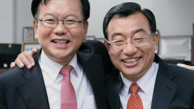 대구와 전남·광주를 배경으로 김부겸과 이정현이 서로 맞선 구도로 배치된 정치 상징 이미지