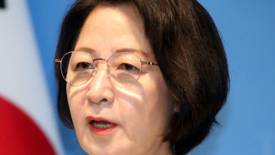 국회 기자회견장에서 법사위원장 사퇴를 밝히는 추미애 의원의 모습