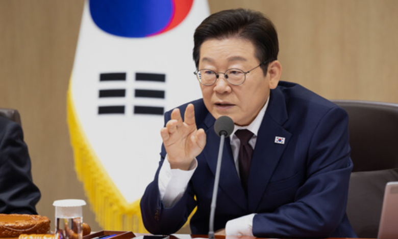이재명 대통령의 강경한 부동산 발언이 한국 자산시장과 공공 개입 논쟁에 미치는 파장을 상징적으로 보여주는 이미지