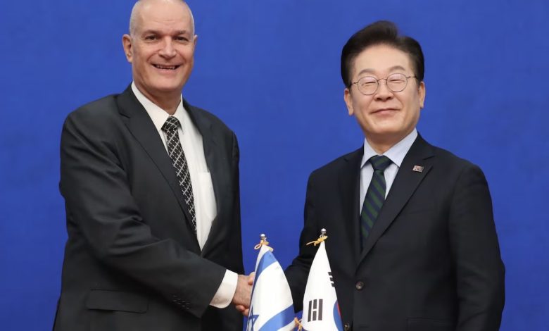 이재명 대통령의 이스라엘 비판과 중국 이란 북한 인권 침묵 논란을 상징하는 선택적 인권 이미지