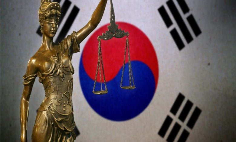 종합특검과 법무부 조치 속에서 침묵한 검찰 조직과 대비되며 홀로 서 있는 박상용 검사의 이미지를 상징적으로 표현한 장면