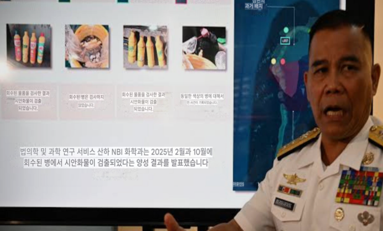 필리핀이 남중국해 분쟁 해역에서 중국 어선의 청산가리 사용을 주장하며 군사·환경 위협을 경고하는 장면