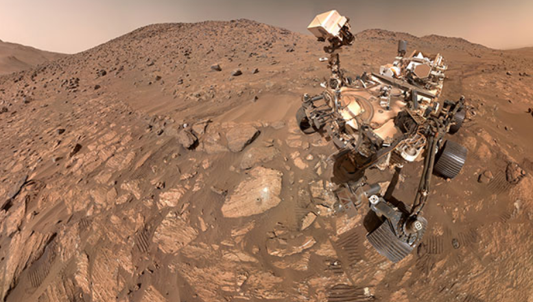 [감동스토리] NASA 화성 탐사선 '퍼서비어런스'가 지구로 보낸 붉은 모래 계곡 속 홀로 흔들리는 노란 야생화 비디오 화제 - 전 세계를 뭉클하게 만든 인간 존엄의 감동 리포트 - 뉴스보우 보도 실사 컷