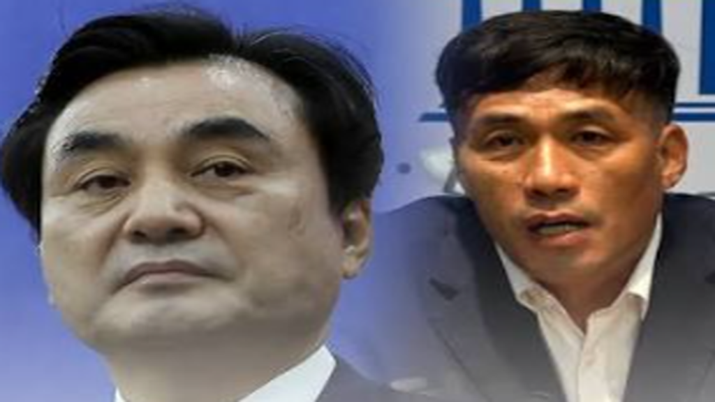 국회 국방위원회 연단에 선 안규백 국방부 장관의 굳은 표정과 그 뒤로 대조되는 '구금 30일' 기재 병적기록부 화면, 그리고 이 상황을 무거운 침묵으로 주시하는 이재명 대표 등 야권 지도부의 실루엣