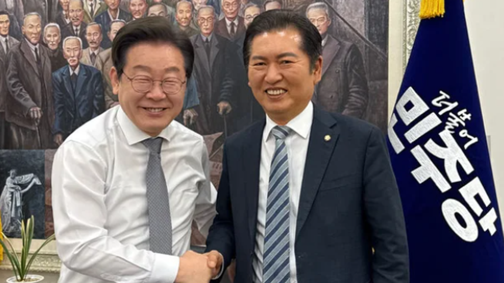 이재명 대통령과 정청래 민주당 당대표 후보 사이에 놓인 2,000만원 기탁금 논란과 노무현 대통령 탄핵 당시의 정치적 중립 논쟁