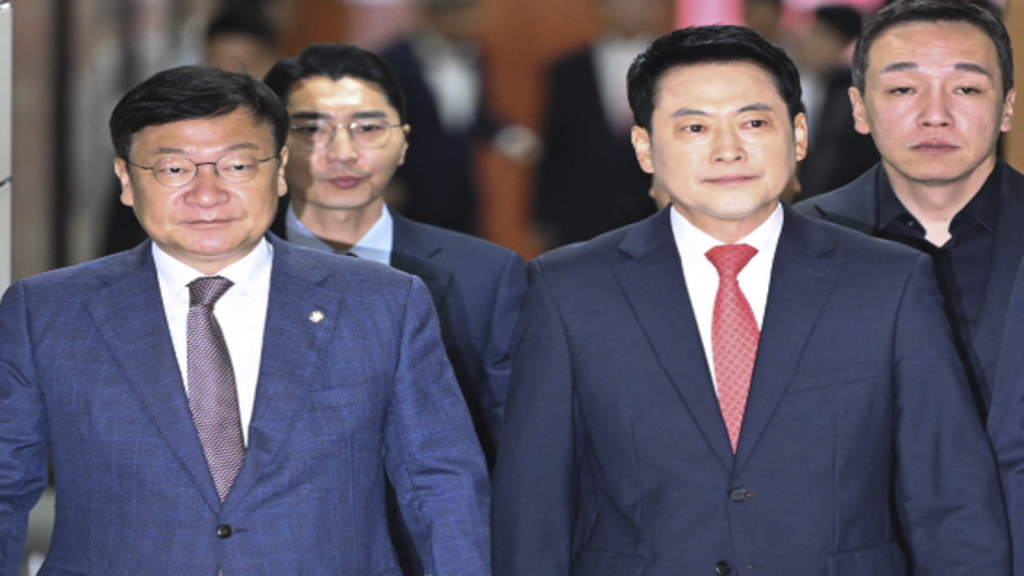 장동혁의 국민의힘 중진 용퇴론과 정점식의 박근혜 예방으로 격화되는 보수 진영 권력투쟁