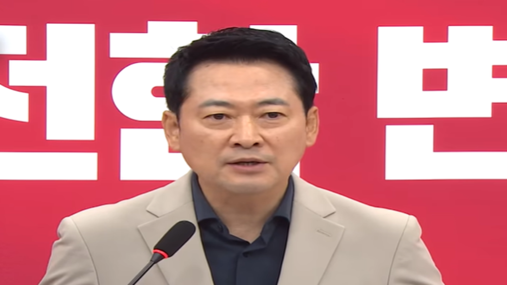 장동혁 국민의힘 대표가 김용범 전 청와대 정책실장의 사퇴와 관련해 단일종목 레버리지 ETF 도입 과정에 대한 의혹을 제기하며 국정조사와 특별검사 도입을 추진