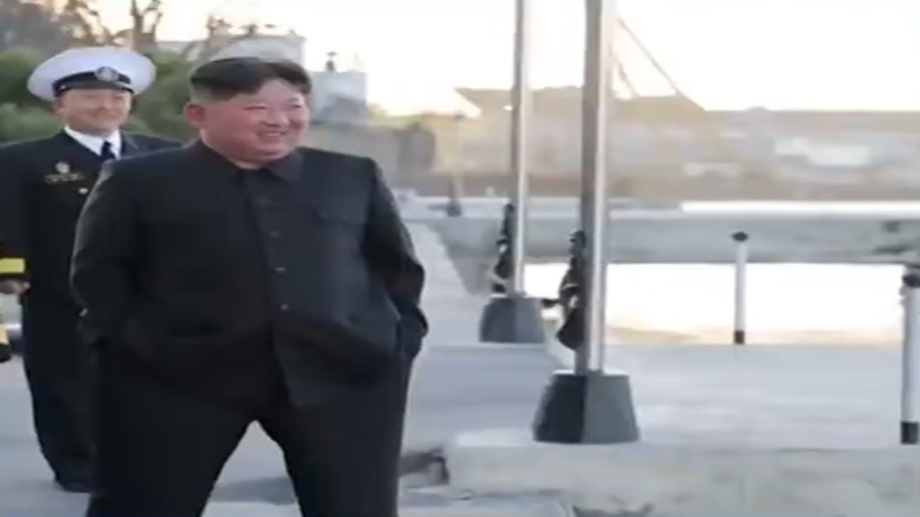 북한군이 '적대적 두 국가론'에 따라 군사분계선 일대 요새화 작업을 강행하며 국지적 침범을 이어가는 가운데, 군 지휘부 혼선과 연합 방위태세의 파열음으로 인한 안보 공백에 대한 우려가 커지고 있다.