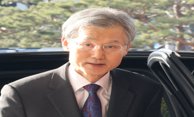 조희대 ‘자유’ 넥타이에서 ‘재판 재개’까지…법원이 정치의 말을 빌리기 시작했다