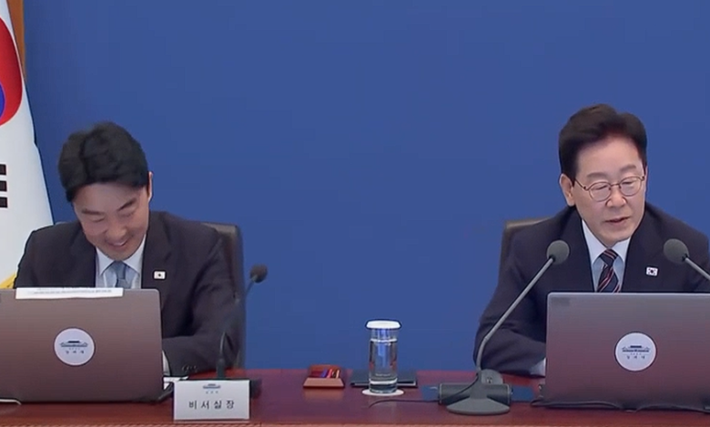 강훈식은 왜 사퇴했나? ‘책임’은 졌는데 ‘권한’은 어디까지였나