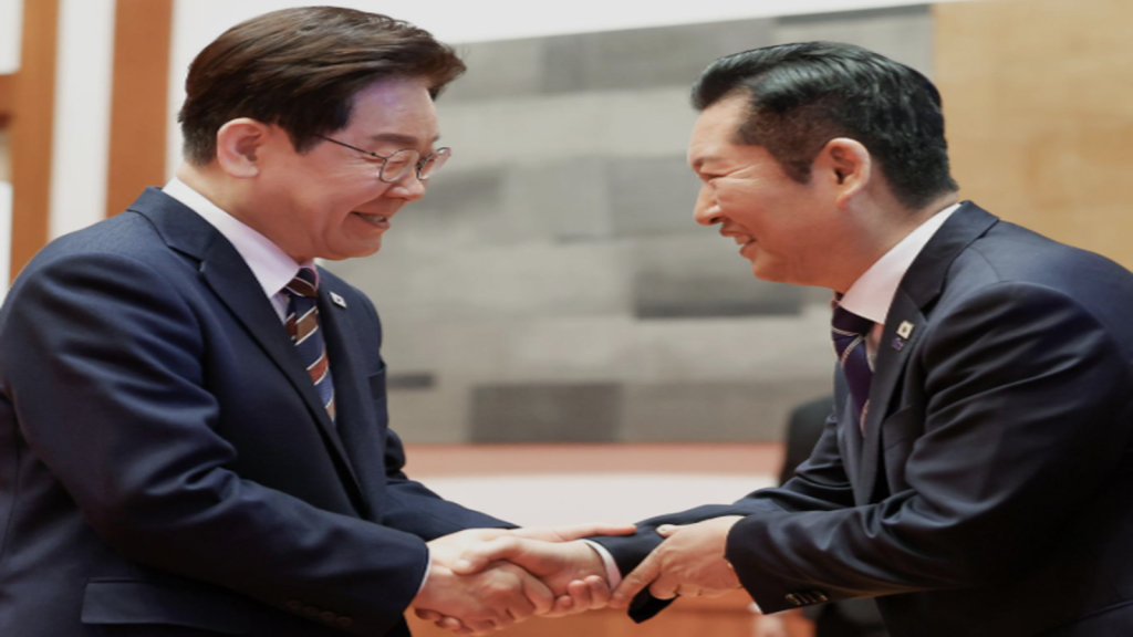 이재명 대통령과 정청래 전 민주당 대표의 만찬 회동을 상징하는 이미지와 여권의 권력 갈등을 표현