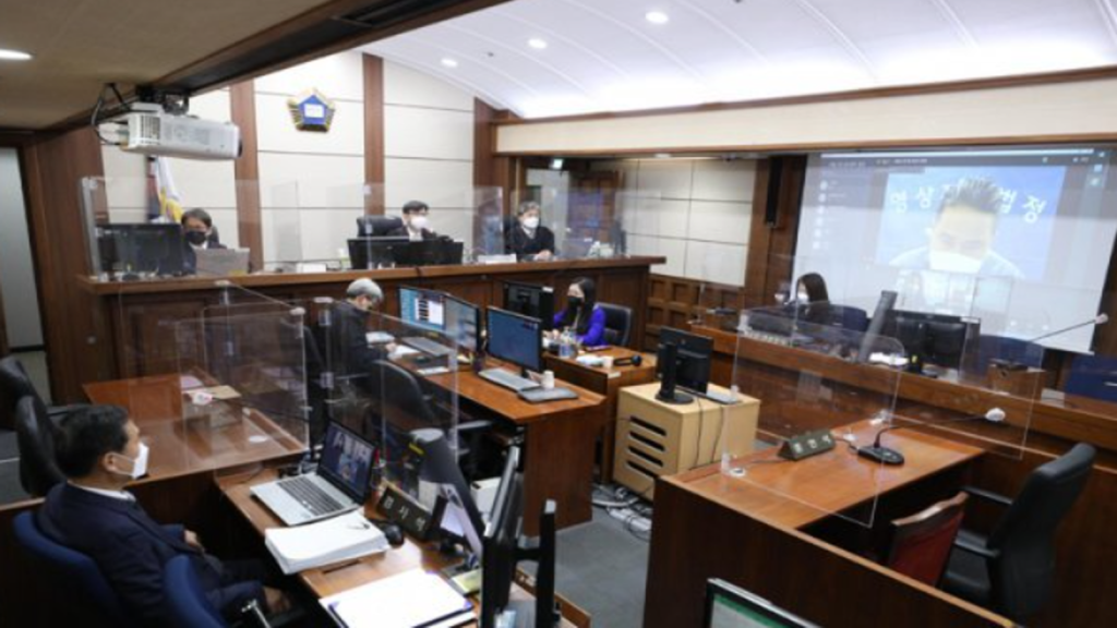 명태균 사건의 1심과 2심 판결 차이를 보여주는 법원 풍경