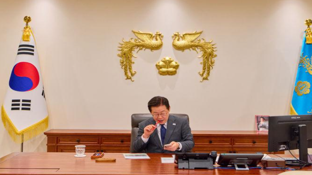이재명 대통령의 SNS와 손가혁식 지지문화, 알고리즘 정치의 역설